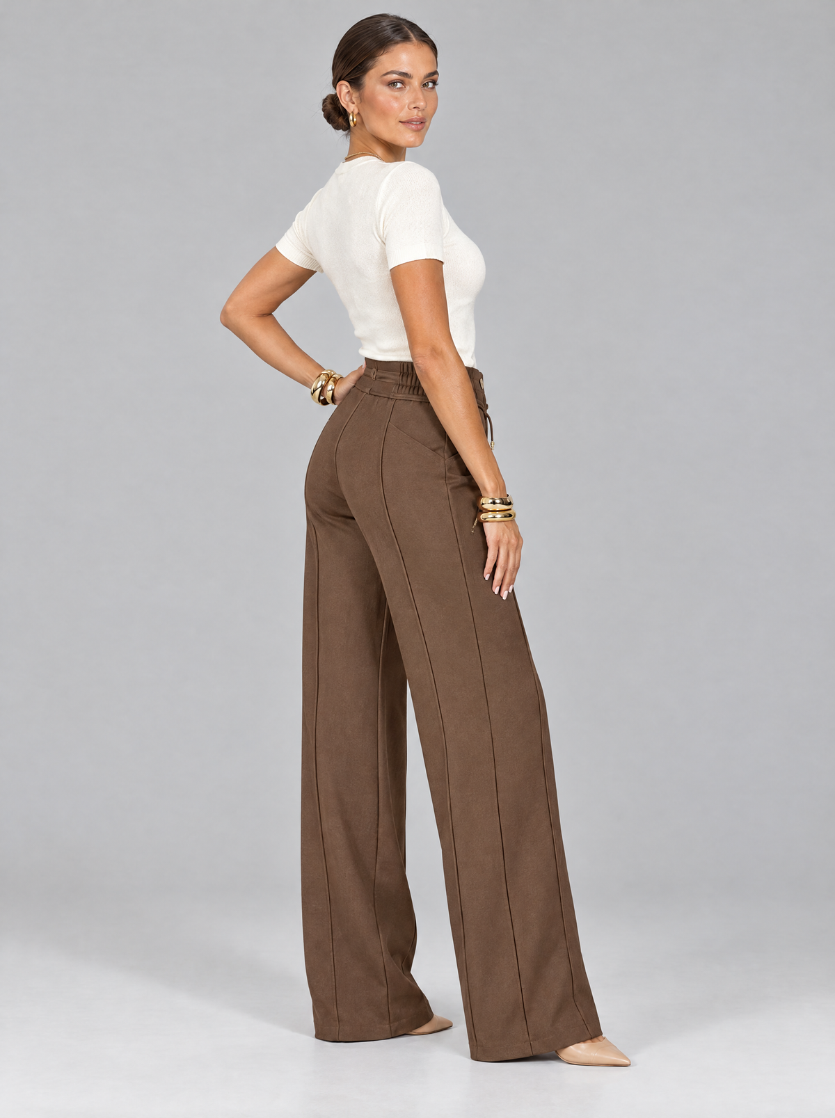 The Eliza Straight-Leg Trousers in Brown